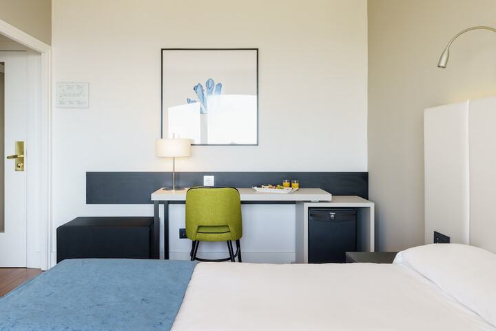 Room 10 of 92