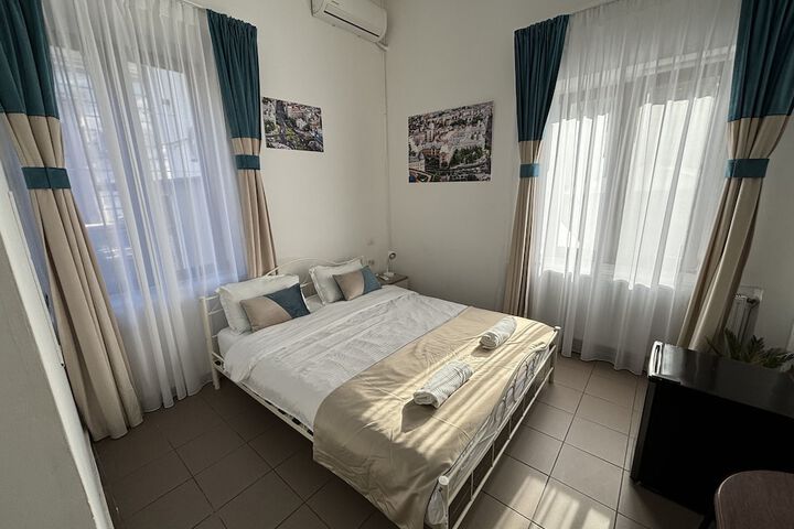 Room 28 of 109