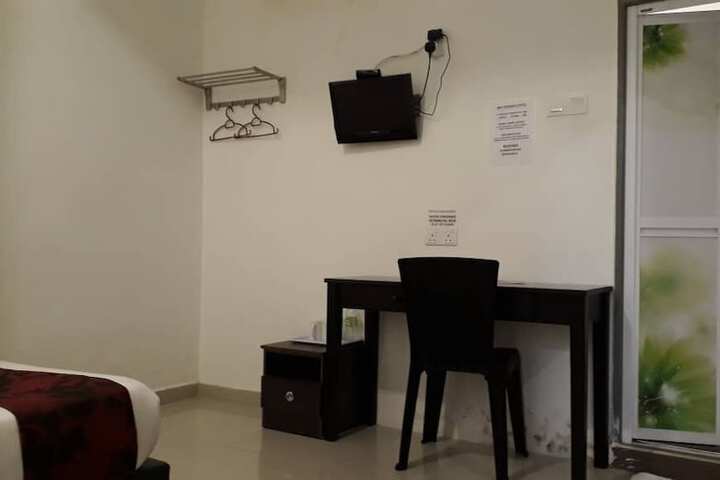 Room 17 of 27