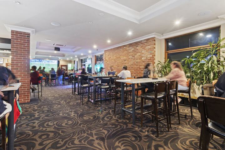 Lounge 50 of 61
