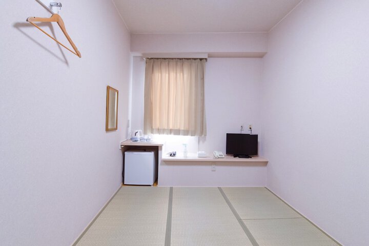 Room 11 of 100