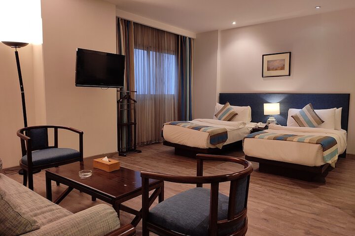 Room 32 of 99
