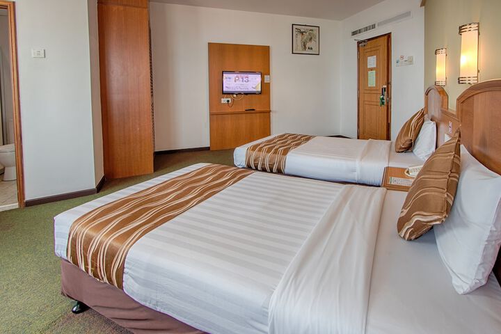 Room 15 of 38