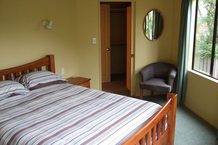 Room 27 of 34