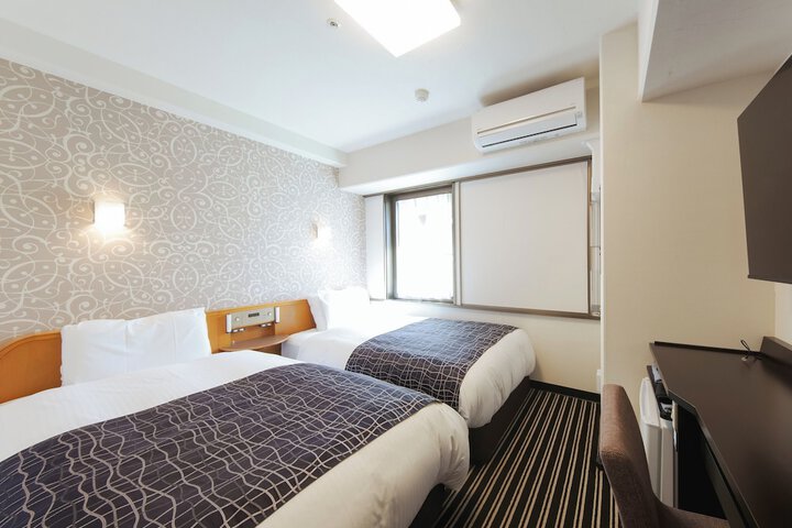 Room 13 of 96