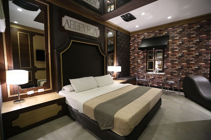 Room 13 of 24