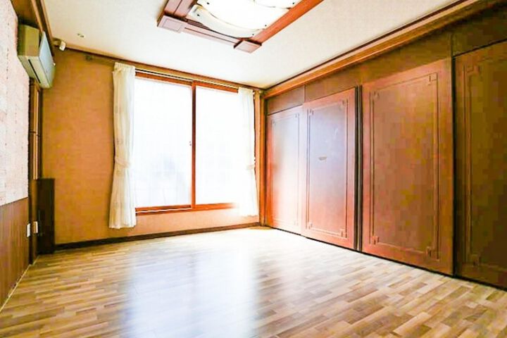 Room 12 of 28