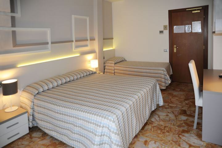 Room 7 of 37
