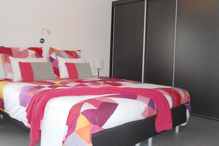 Room 2 of 36