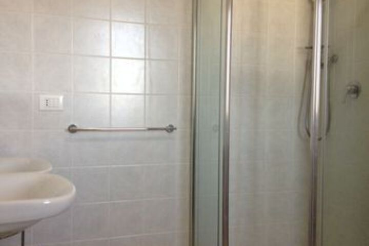 Room 10 of 42