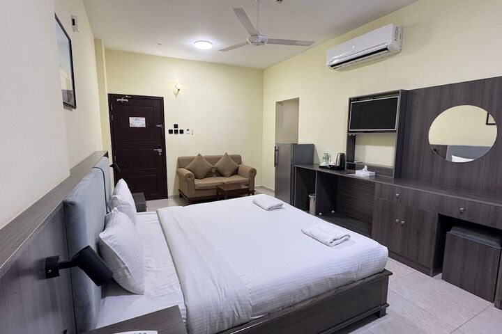 Room 10 of 29