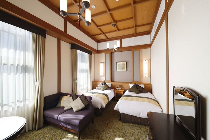 Room 33 of 120