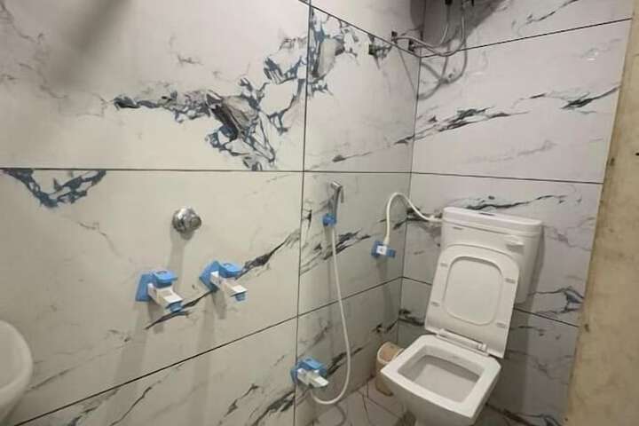 Room 8 of 10