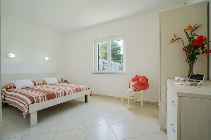 Room 5 of 9