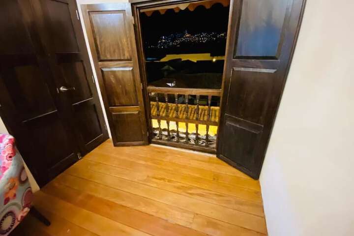 Room 9 of 80