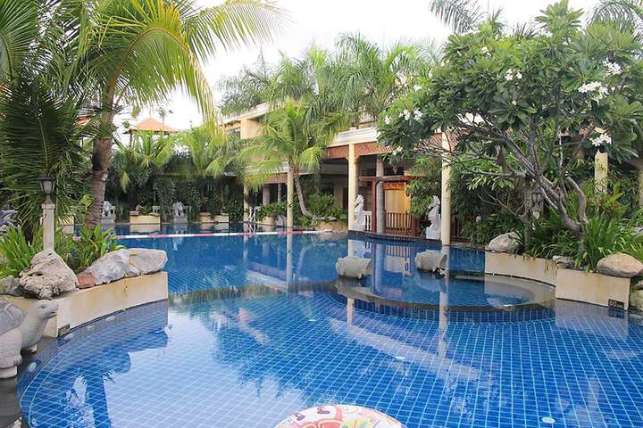 Pool Hotel