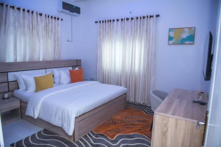 MONDEESTARS LUXURY HOME