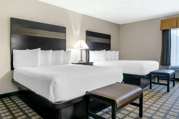 2 Queen Beds Annex Building Exterior Entrance No Elevator Accessible Microwave and Refrigerator WiFi Full Breakfast (11 of 15)