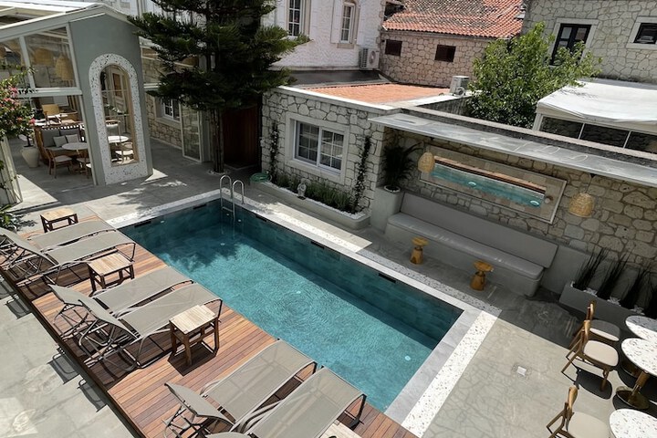 Pool 36 of 64