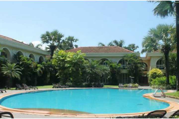 Pool Hotel