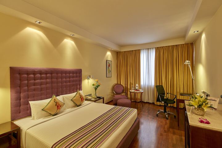 Room 8 of 33