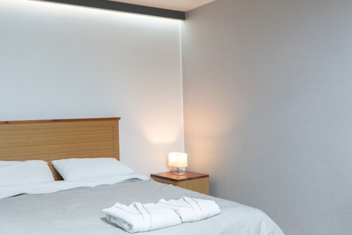 Room 6 of 27