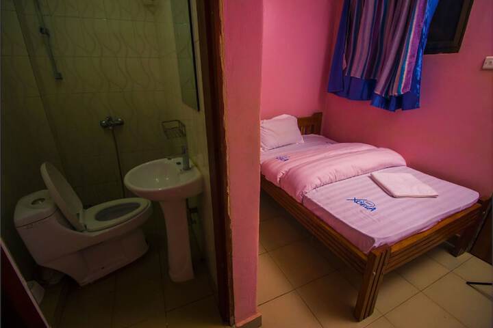 Room 10 of 14