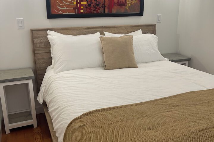 Room 6 of 103