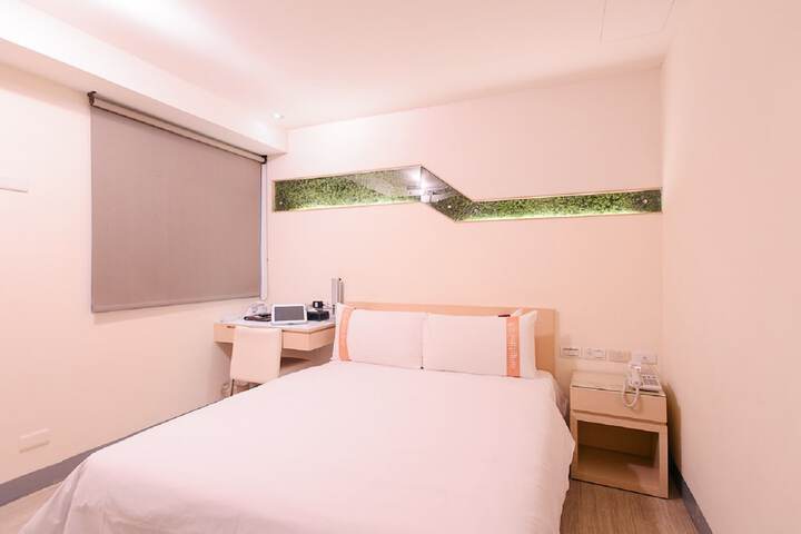 Room 3 of 37