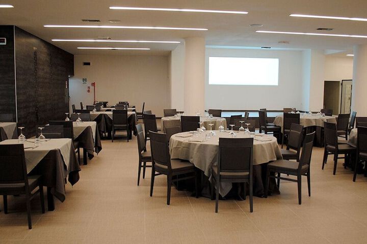 Ballroom/Hall 73 of 86