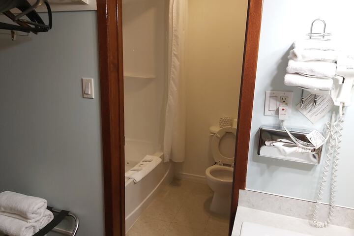 Room 14 of 27
