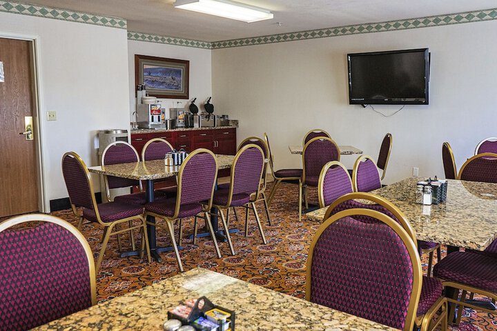 Breakfast/Coffee Service 30 of 38