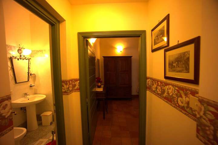 Room 16 of 28