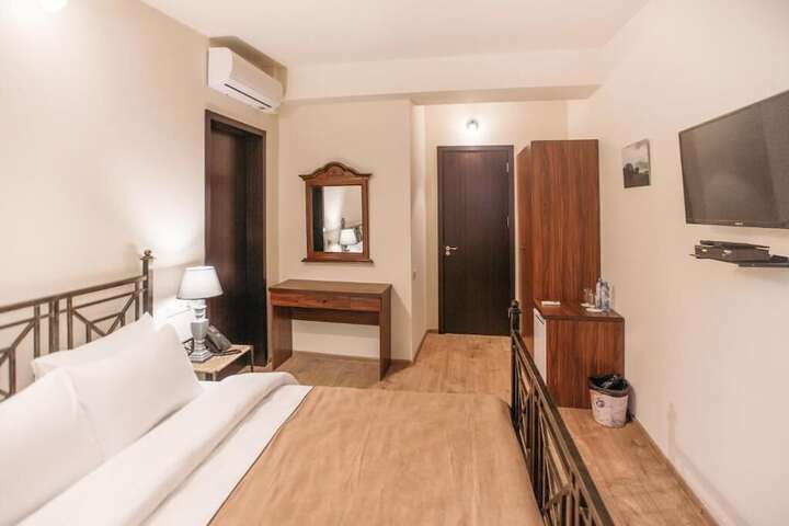 Room 14 of 27