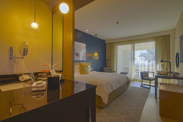 Room 13 of 93