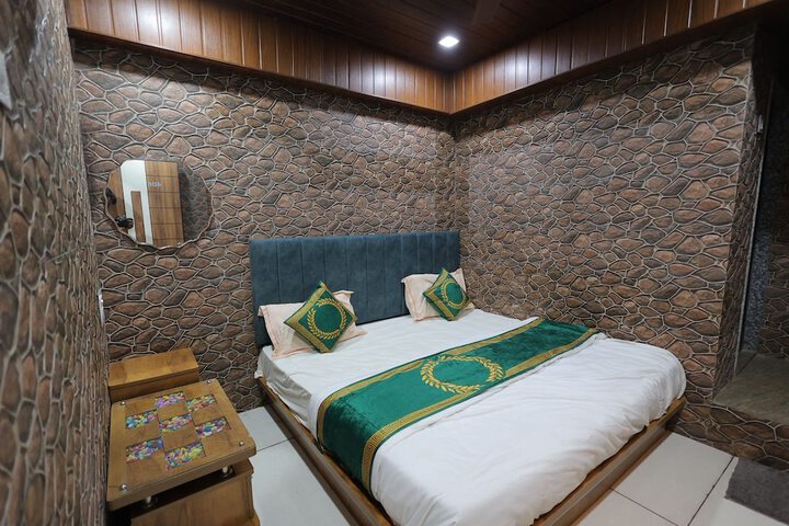 Room 18 of 29