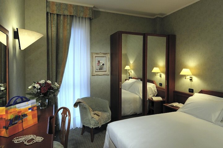 Room 7 of 28