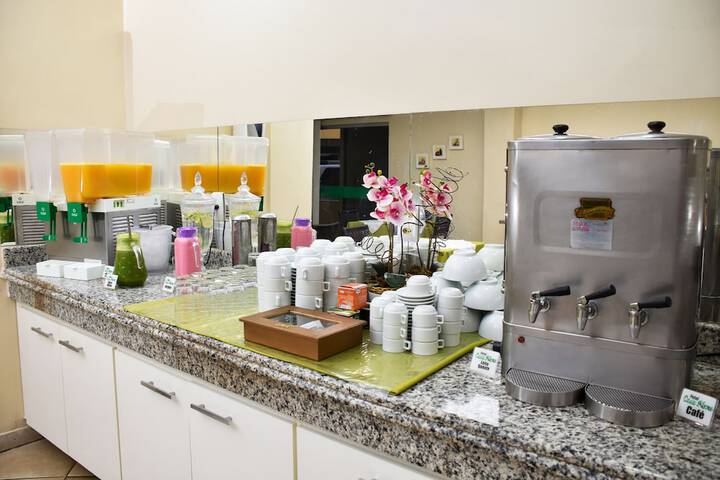 Breakfast/Coffee Service 21 of 40