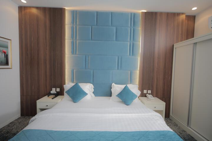 Room 4 of 6