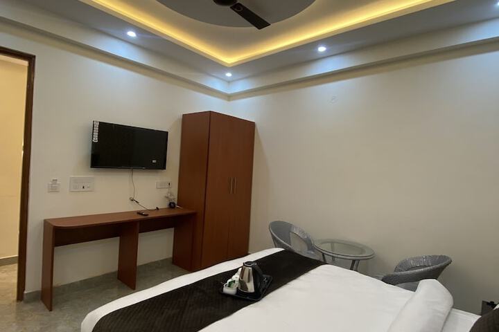 Room 14 of 30
