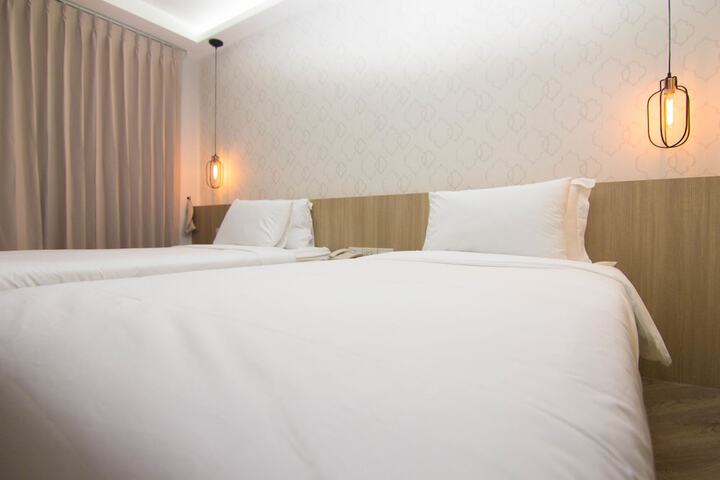 Room 25 of 48