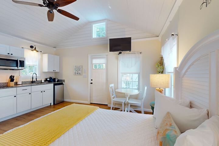 Room 3 of 44