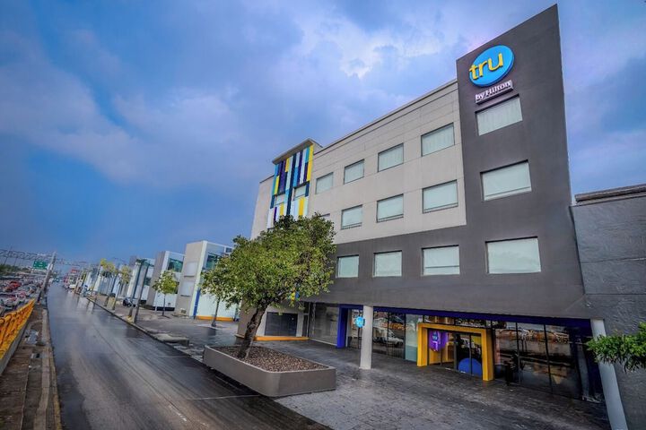 Exterior of Tru by Hilton Mexico City Airport