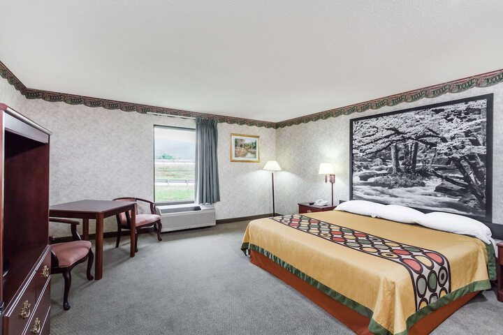 1 King Bed (15 of 16)