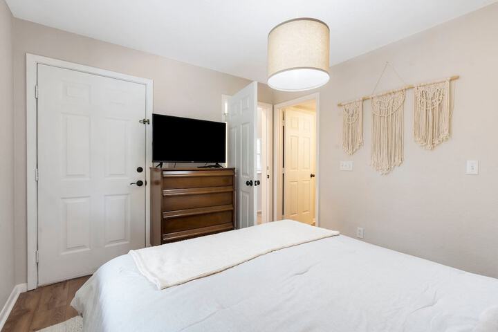 Room 4 of 24