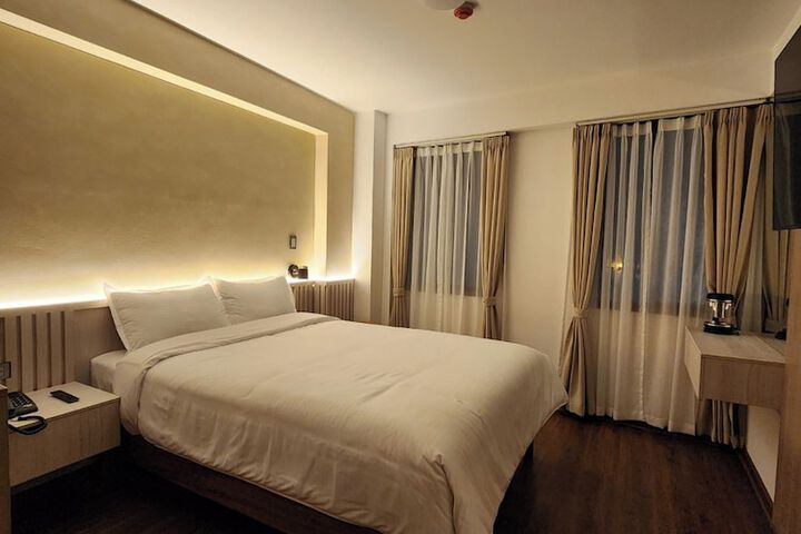 Room 6 of 18