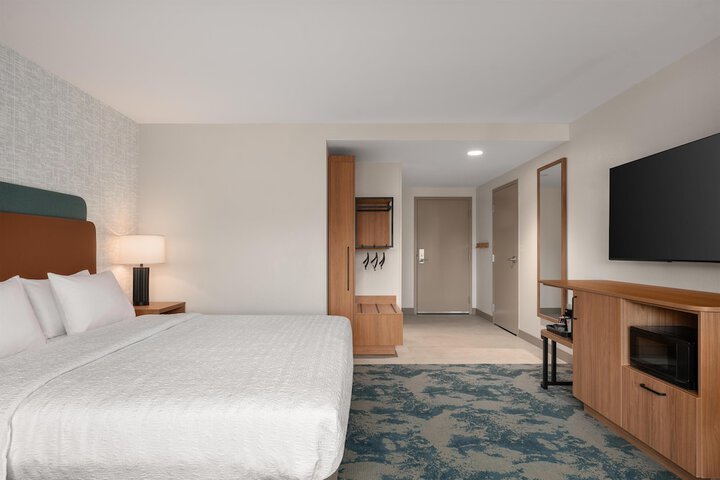 Room 11 of 37