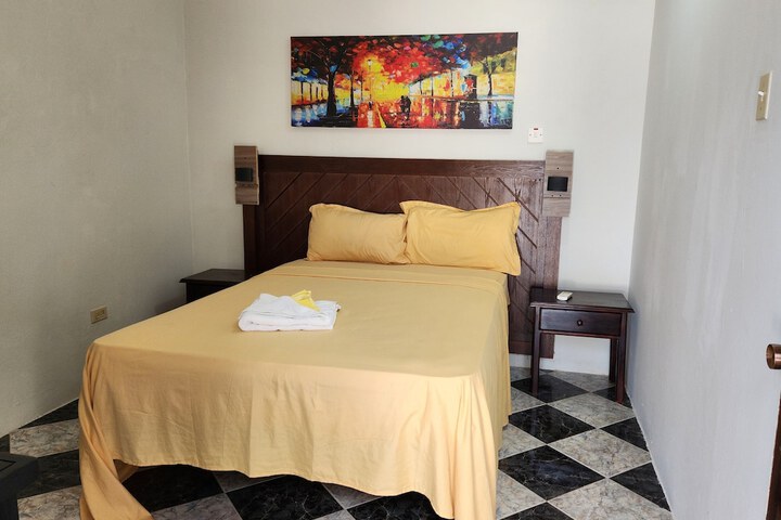 Room 4 of 79