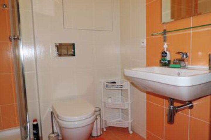 Room 6 of 71