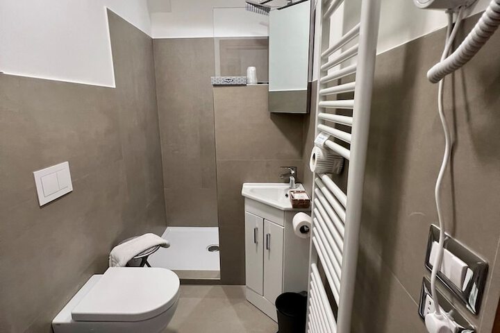 Room 16 of 16